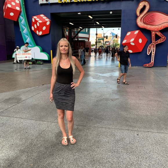 Meet your Posher, Tara - Picture 2 of 2